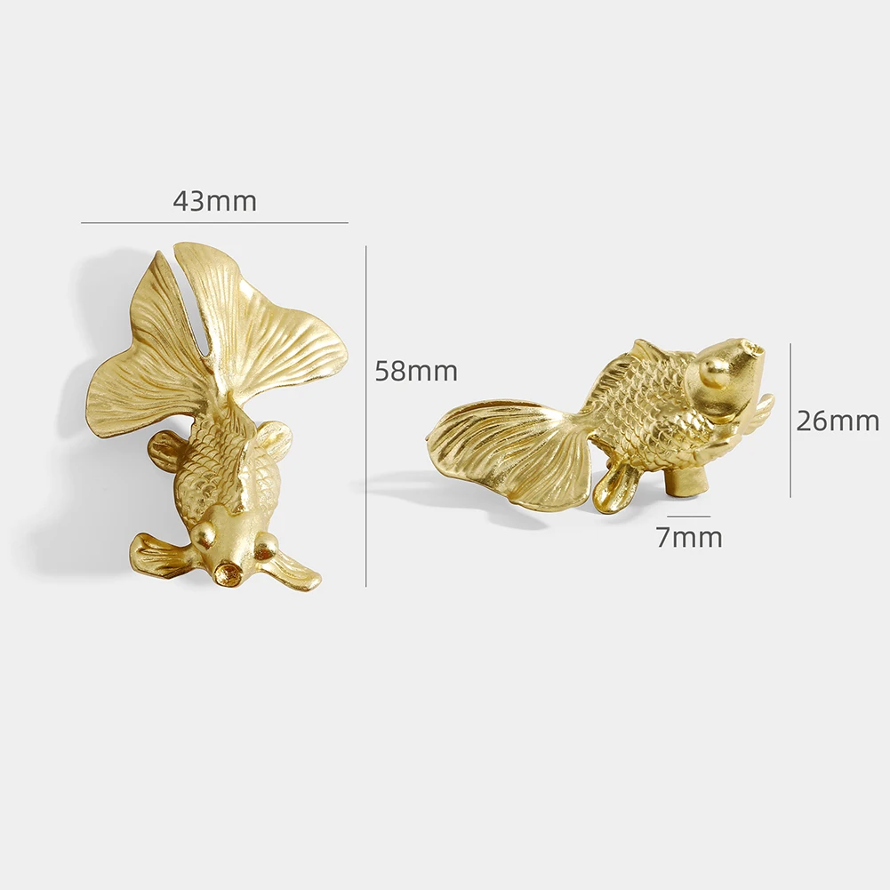 Perilla de pez dorado de latón - Unique Furniture Hardware reseña y precio